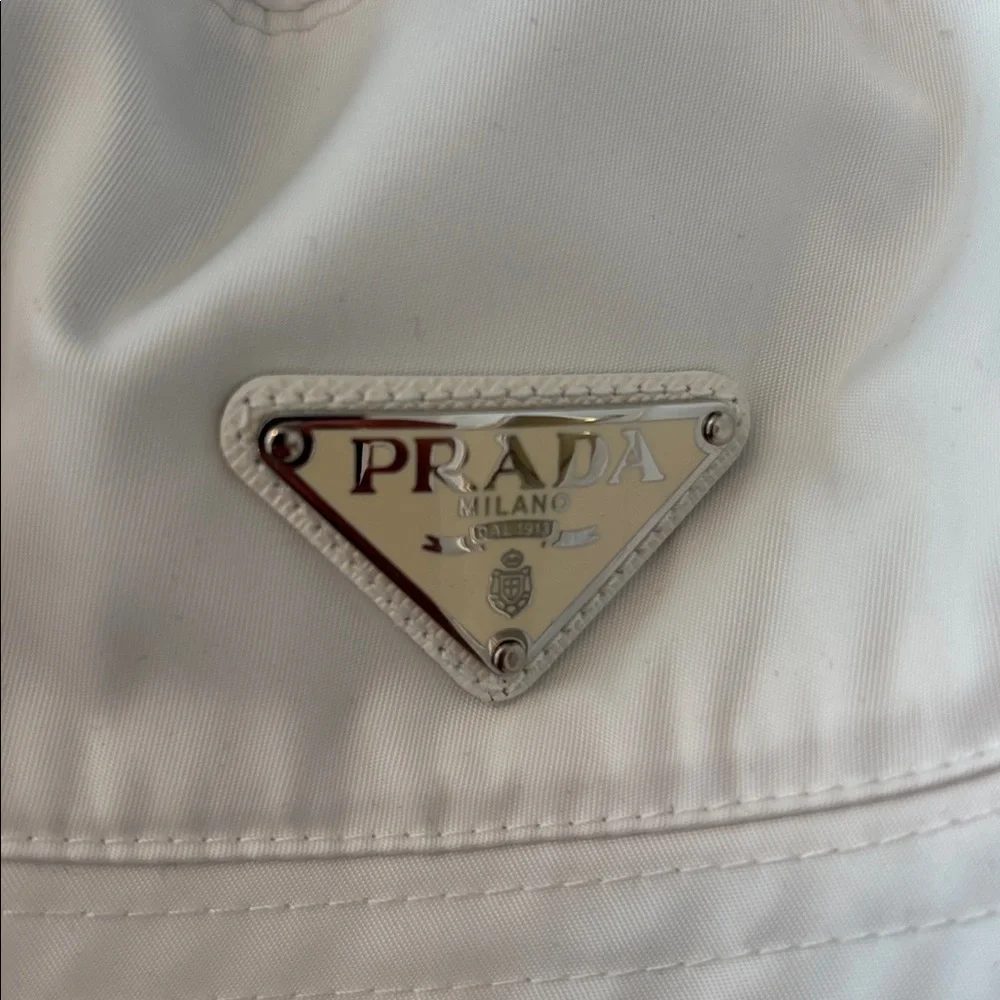 White Prada bucket hat size medium - Picture 2 of 3